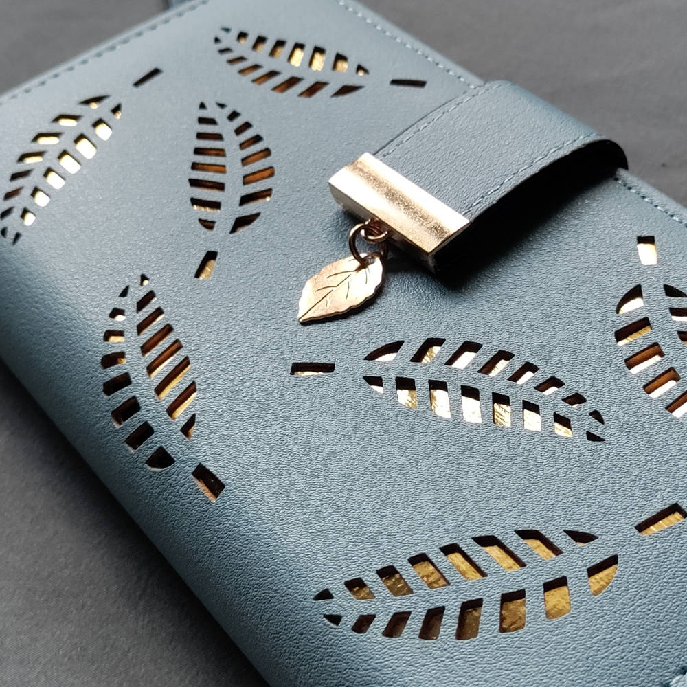 💙🍂NEW Blue Gold-tone Leaf Cutout Wallet